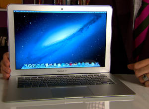 Apple MacBook Air 2013-06 open