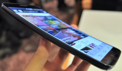 Video: LG’s G Flex heals scratches before your eyes