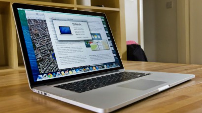 Retina MacBook Pro 2015 on desk