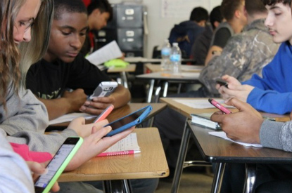 Kentucky high school uses smartphones in class