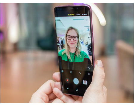 GalaxyS9 selfie bokeh CNet