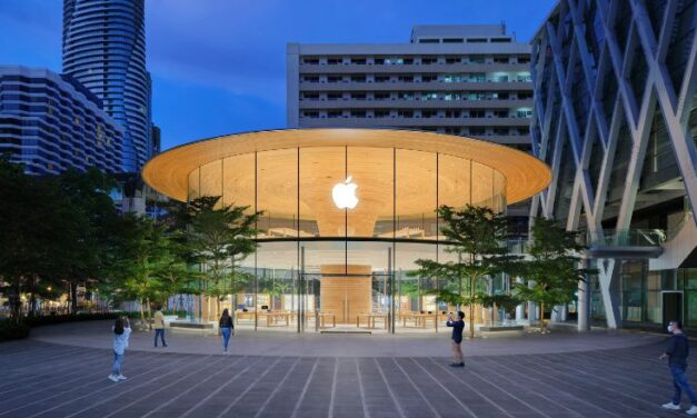 Giant new Bangkok Apple store opens, but without crowds