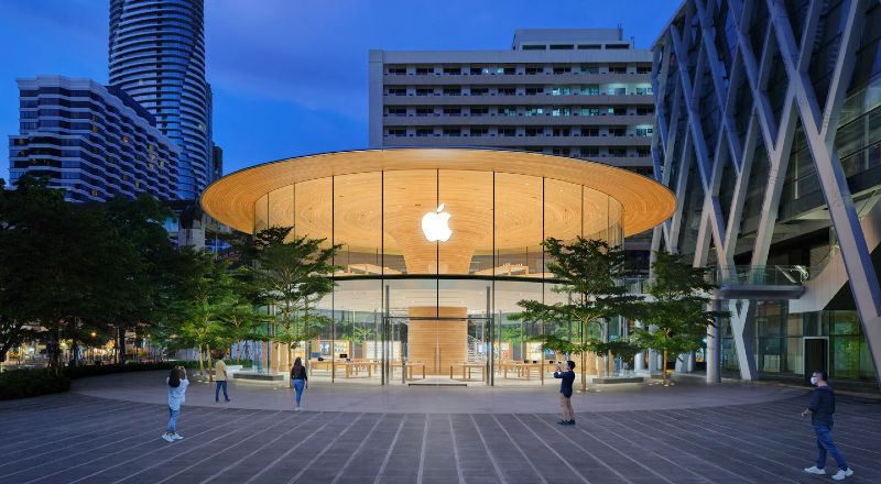 Giant new Bangkok Apple store opens, but without crowds
