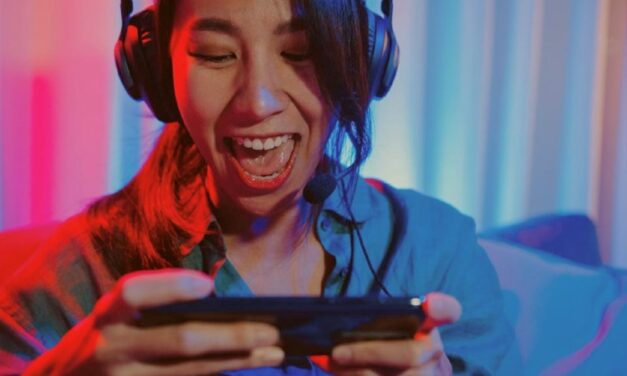 What brands dominate mobile gaming?